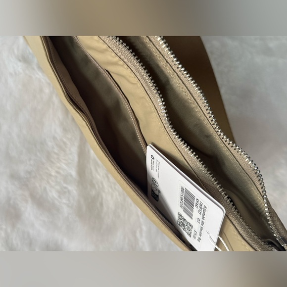 Lululemon shoulder crossbody bag - Picture 4 of 5